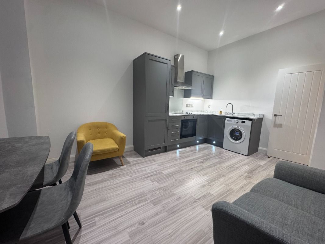 Apartment 1, 6 Eglantine Gardens