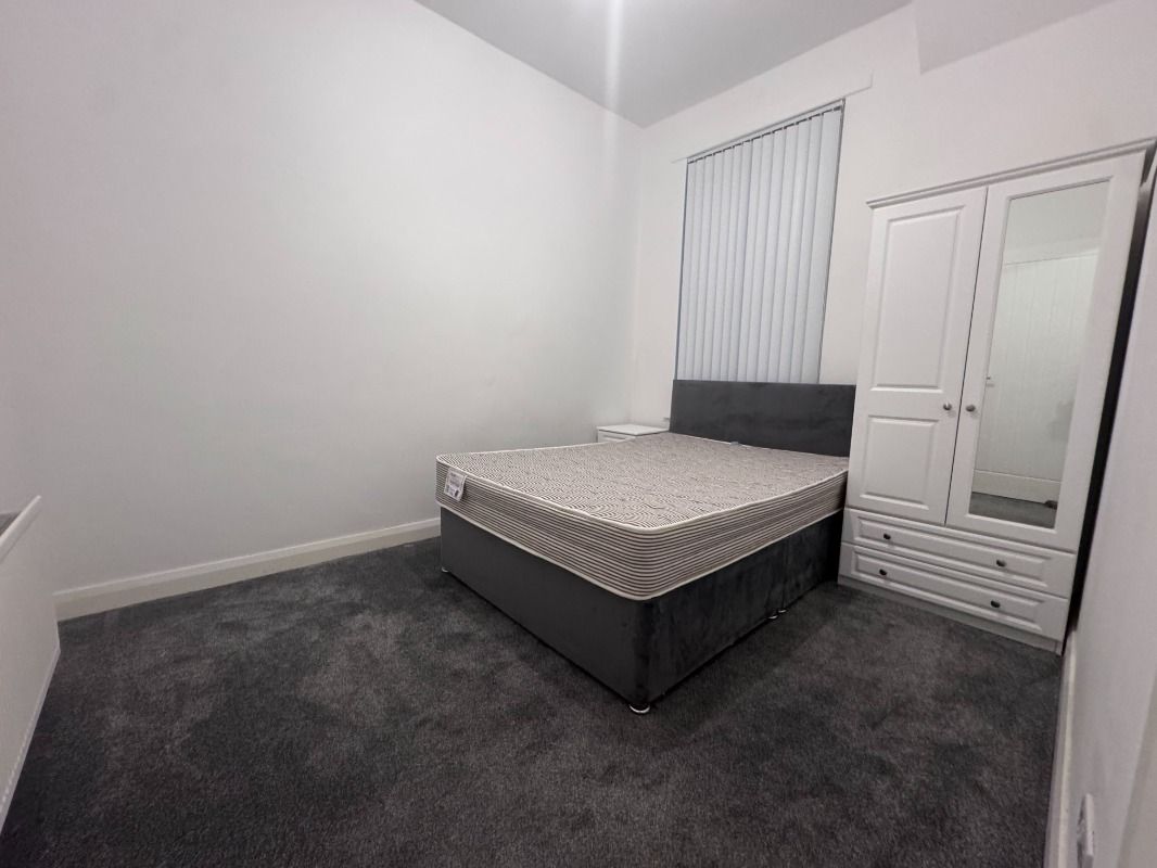 Apartment 1, 6 Eglantine Gardens