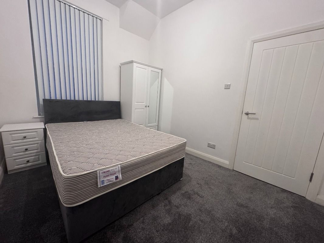 Apartment 1, 6 Eglantine Gardens