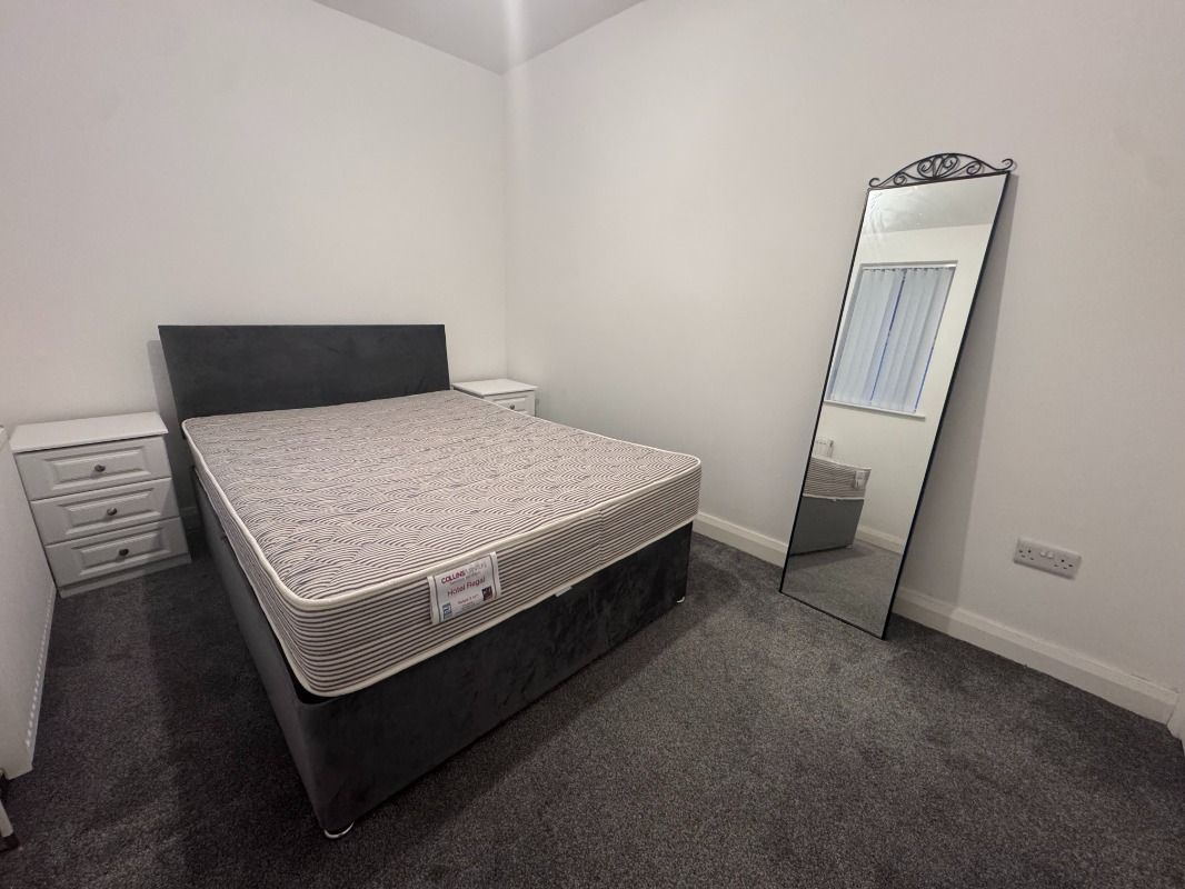 Apartment 1, 6 Eglantine Gardens