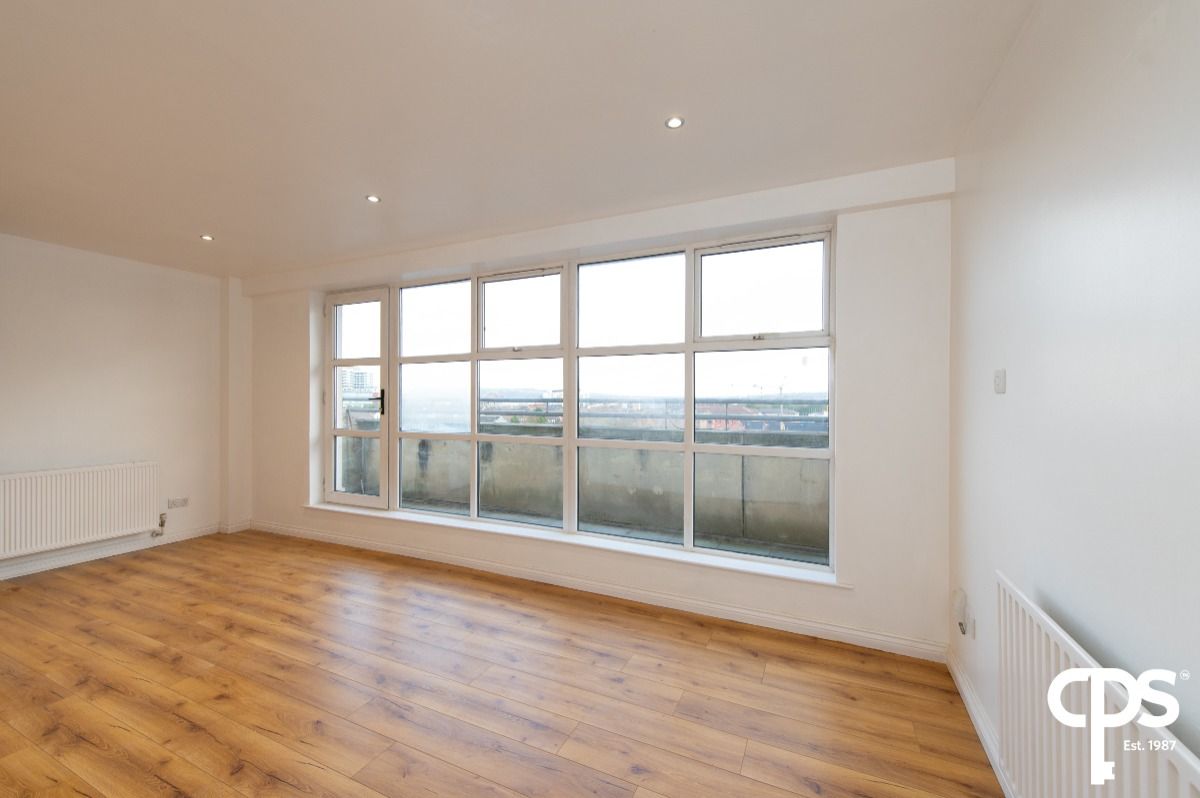 Apt 112, Bass Building