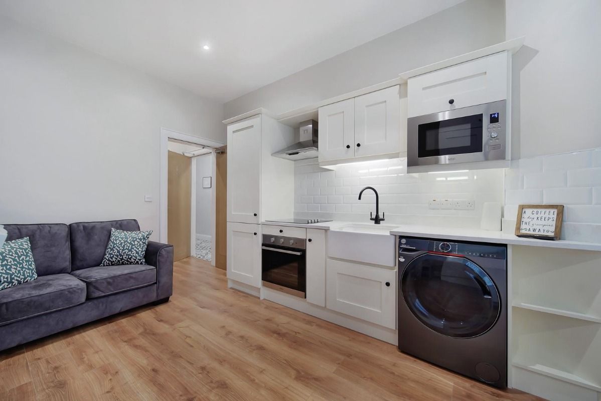 Apt 1, 8 Newington Street