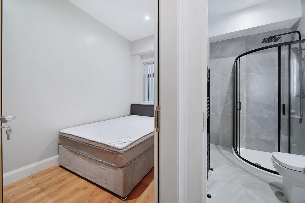 Apt 1, 8 Newington Street