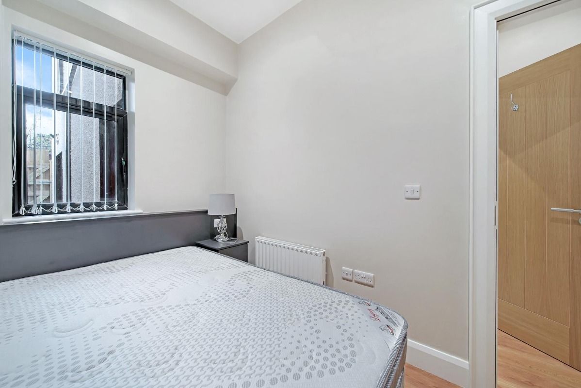 Apt 1, 8 Newington Street