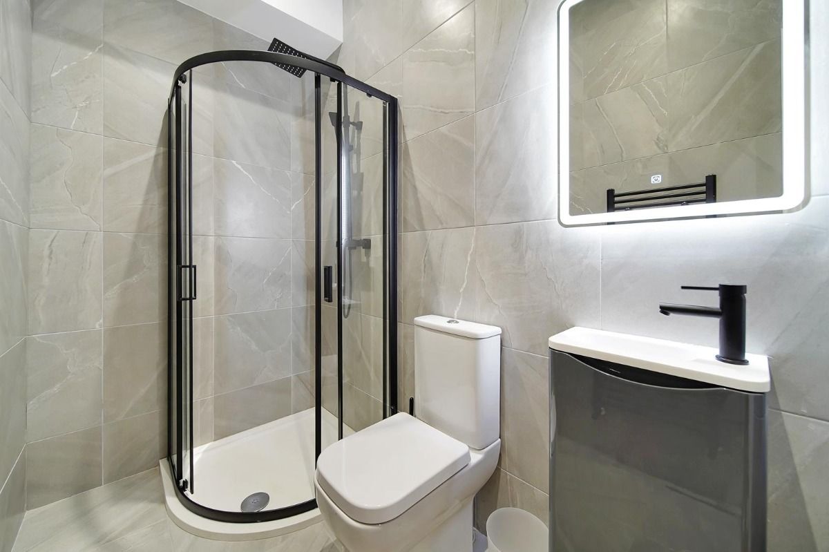 Apt 1, 8 Newington Street