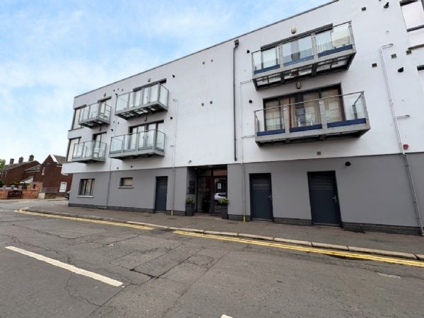 Apt 6, Ivy House, 1 Walnut Street