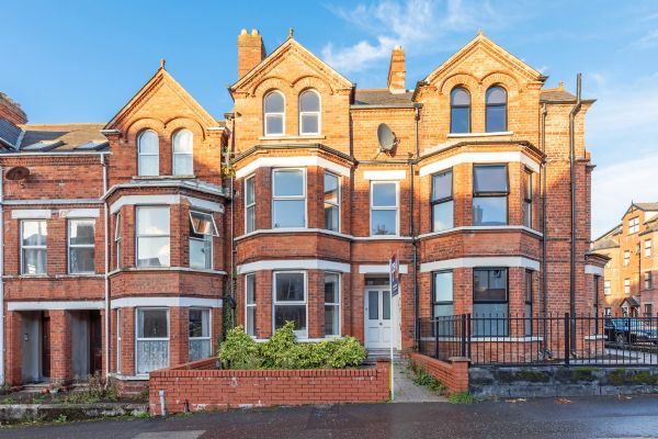 Apt 2, 89 Malone Avenue