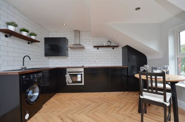 Apartment 3, 110 Wellesley Avenue
