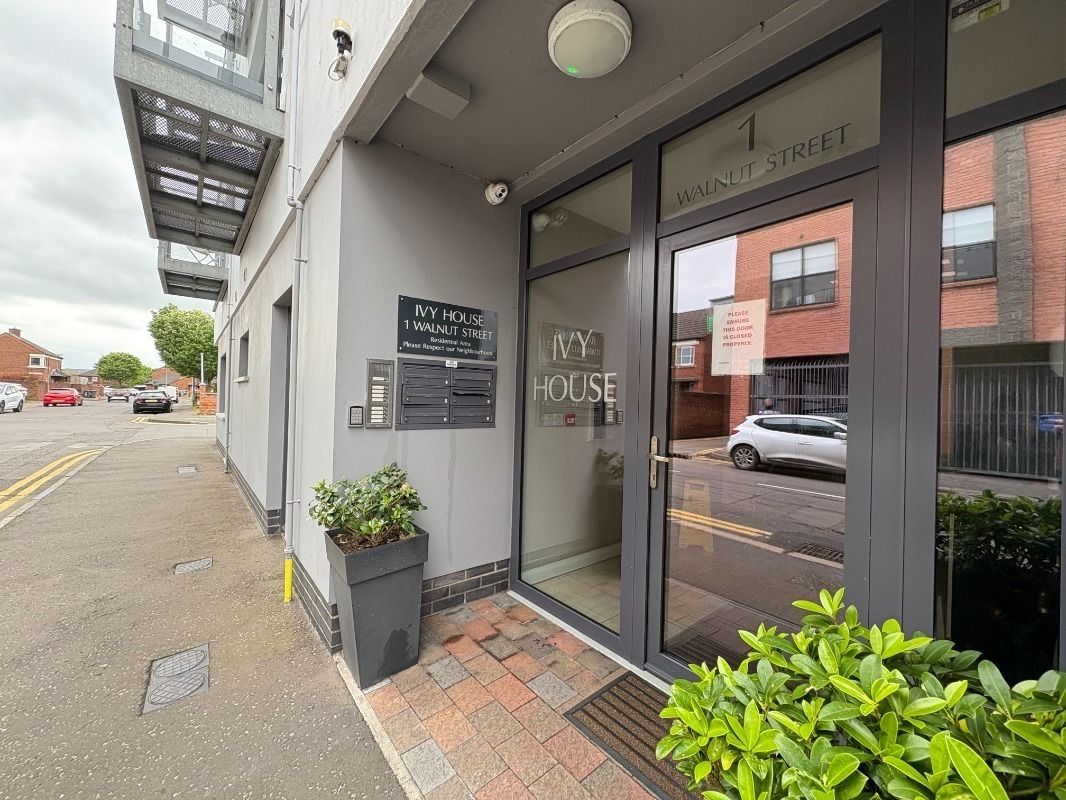 Apt 5, Ivy House, 1 Walnut Street