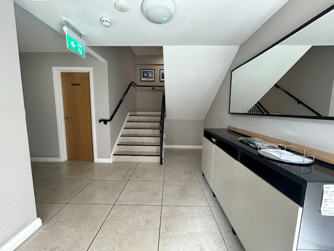 Apt 5, Ivy House, 1 Walnut Street