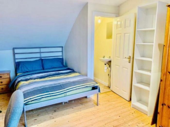 Room 5 With Ensuite Donegall Road,Belfast, BT12 5NB Room 5 With Ensuite Donegall Road,Belfast, BT12 5NB