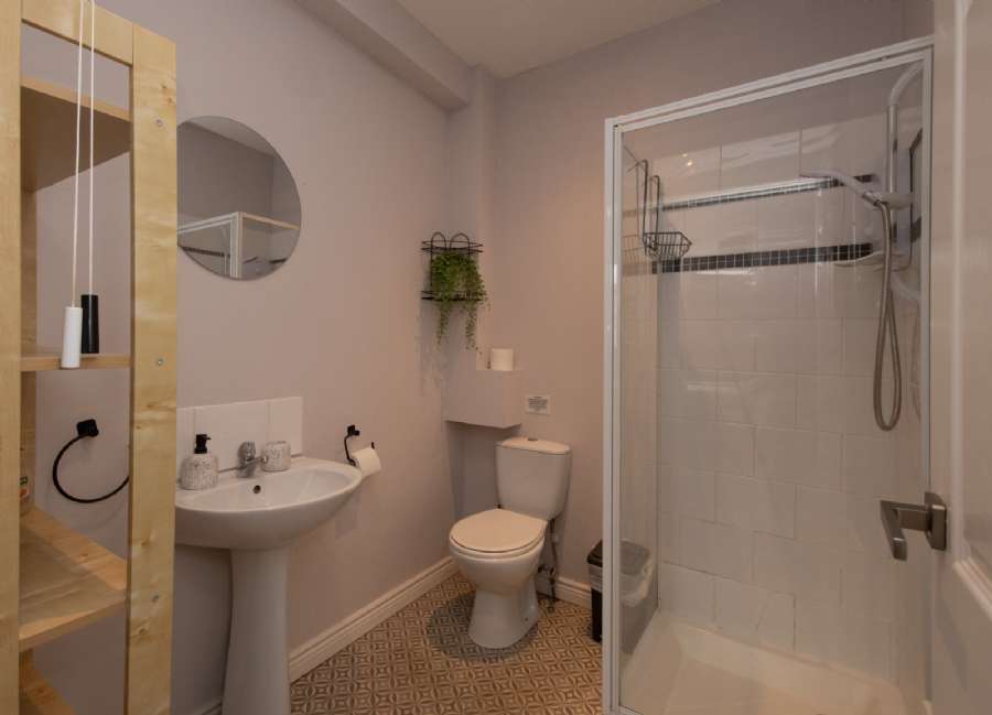 Belgravia House , Apartment 6 2a Belgravia Avenue