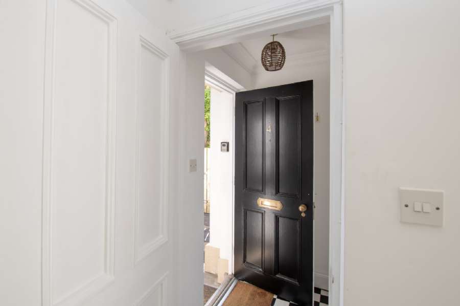 4 Ashbourne Court