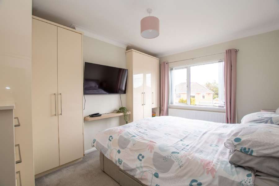 16 Thornleigh Gardens