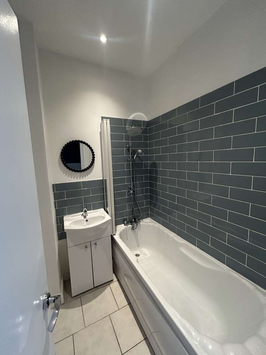 Unit 2, 5 West Street
