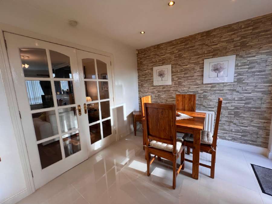 27 Farmlodge