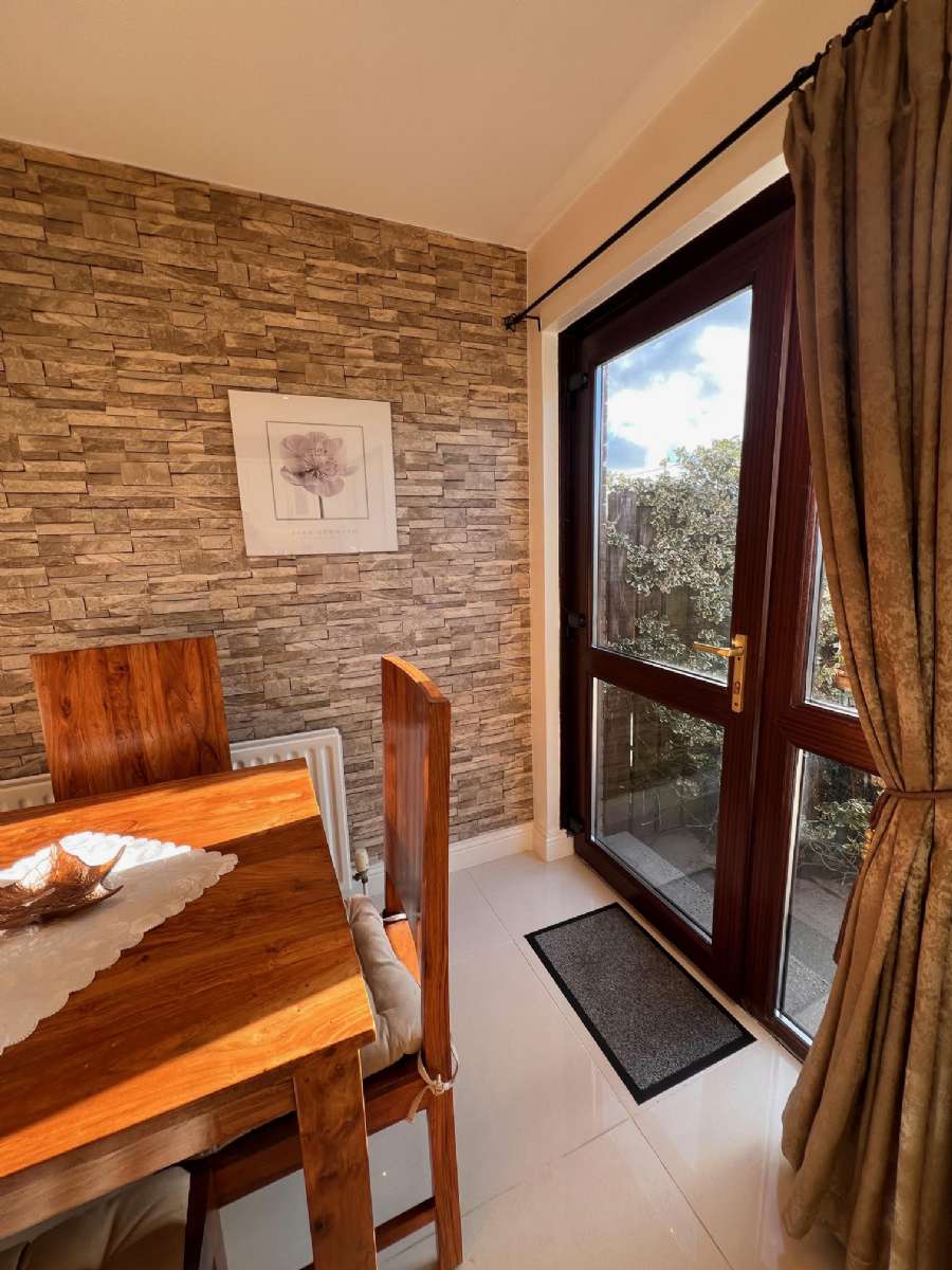 27 Farmlodge