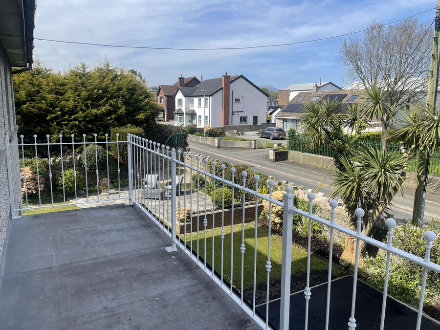 2 Manse Road