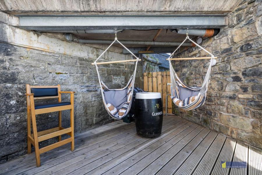 2 Riverside Apartments