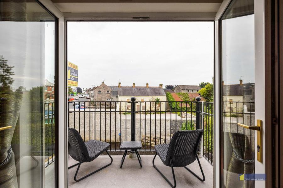 5 Riverside Apartments, 3f Main Street