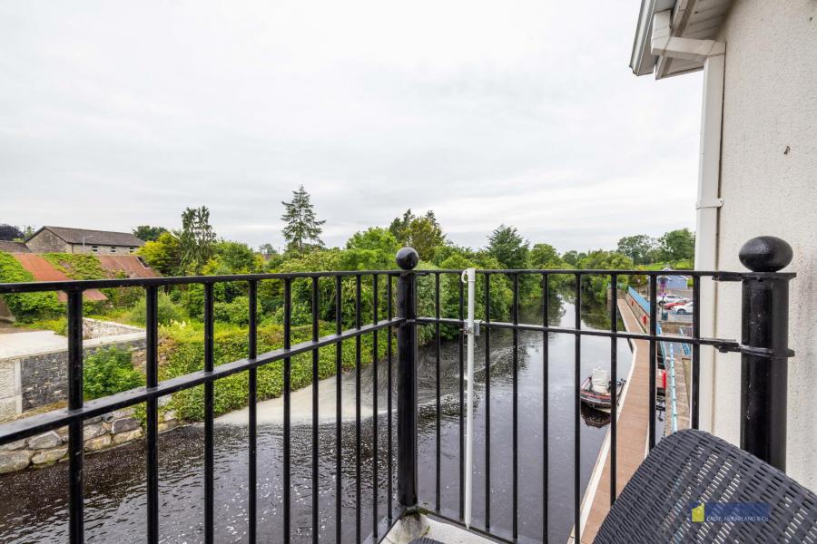 5 Riverside Apartments, 3f Main Street
