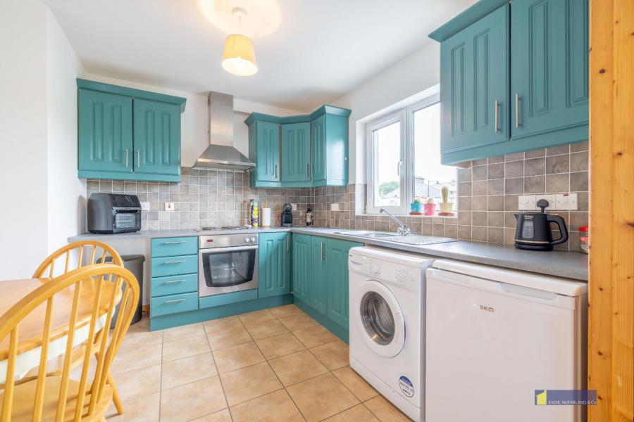 5 Riverside Apartments, 3f Main Street