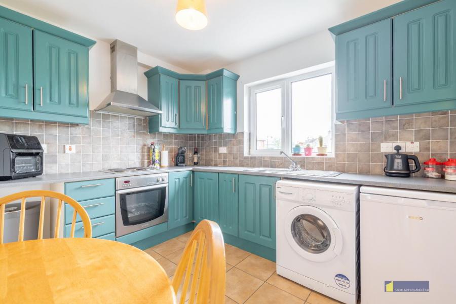 5 Riverside Apartments, 3f Main Street