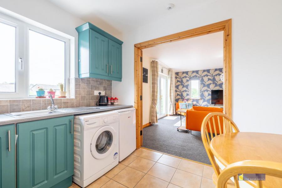 5 Riverside Apartments, 3f Main Street