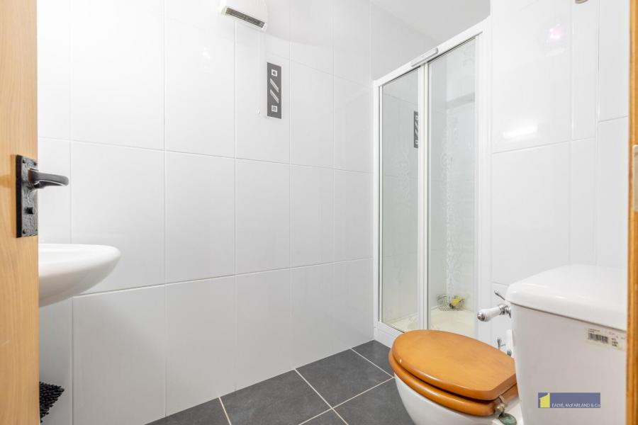 5 Riverside Apartments, 3f Main Street