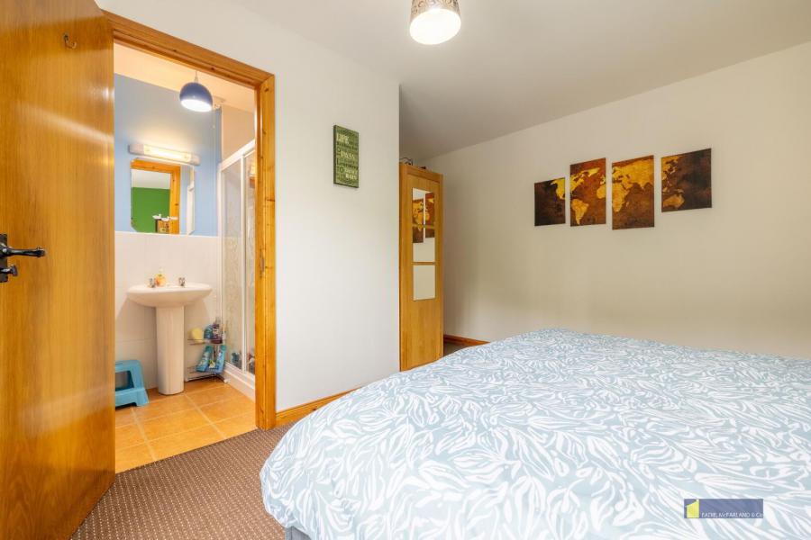 5 Riverside Apartments, 3f Main Street