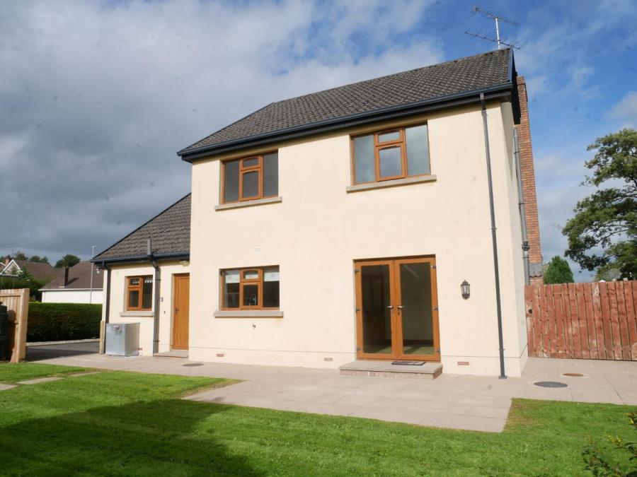 2A Drummurry Gardens