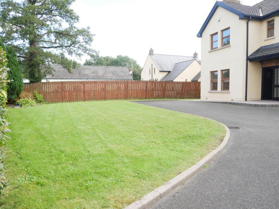 2A Drummurry Gardens
