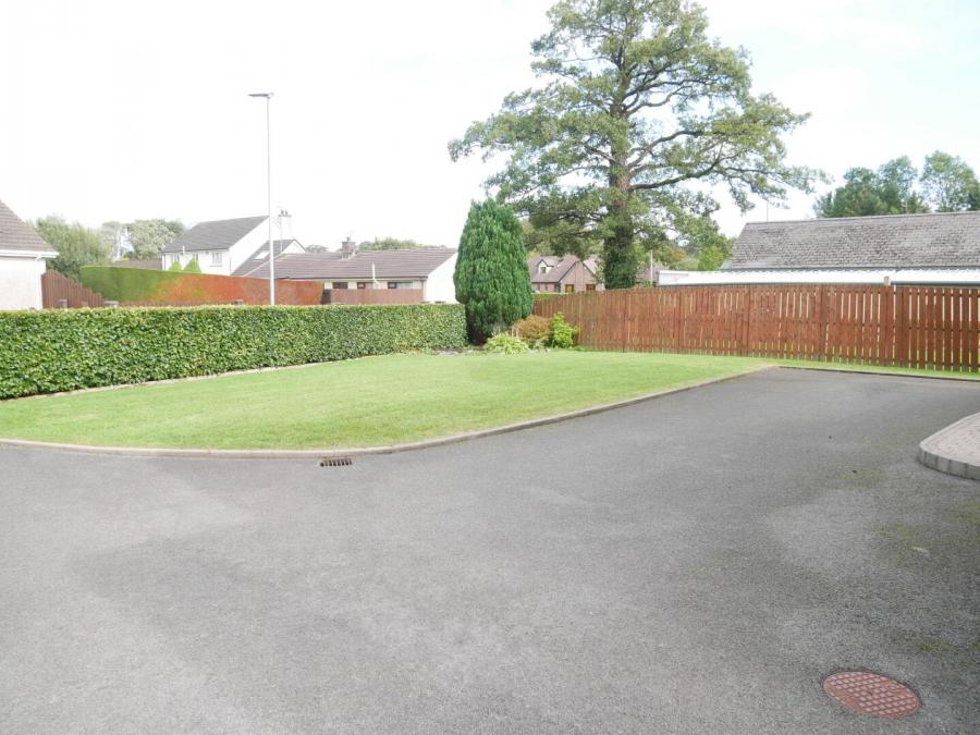 2A Drummurry Gardens