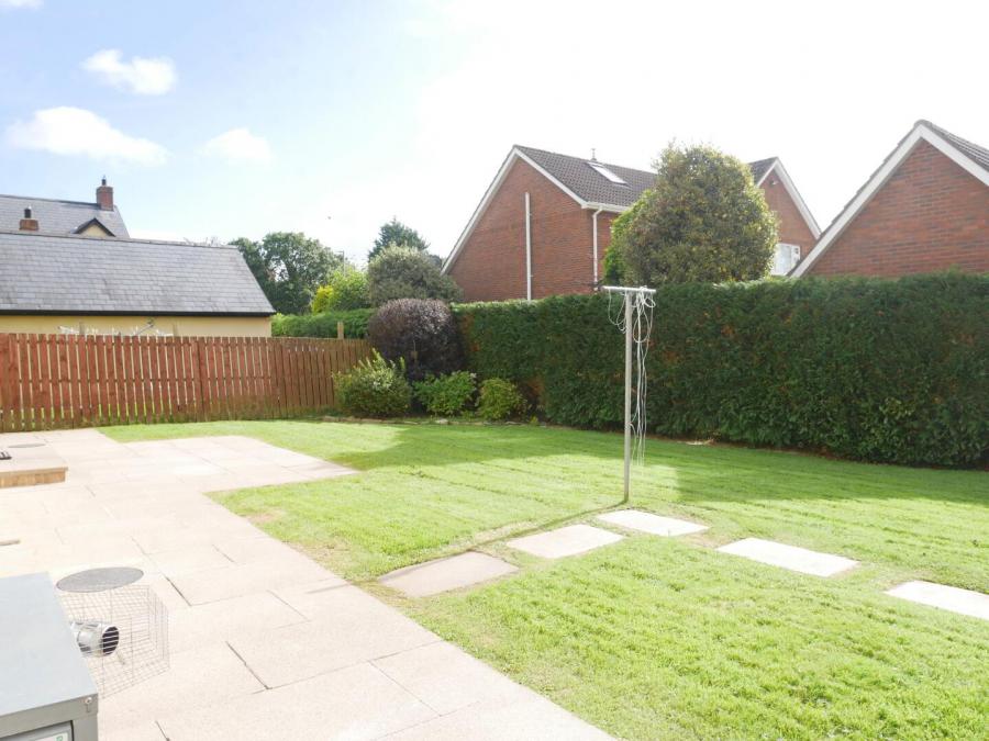 2A Drummurry Gardens