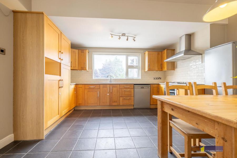 8 Lower Chanterhill Road