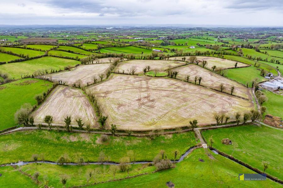 16 Creevekeeran Road