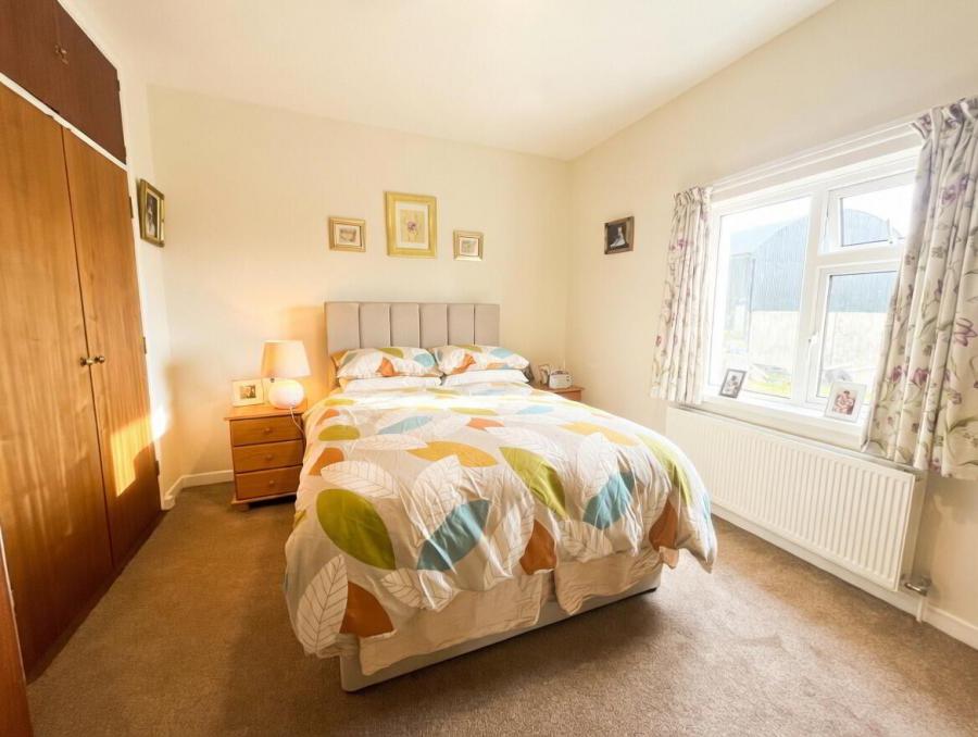 16 Dorneybridge Road