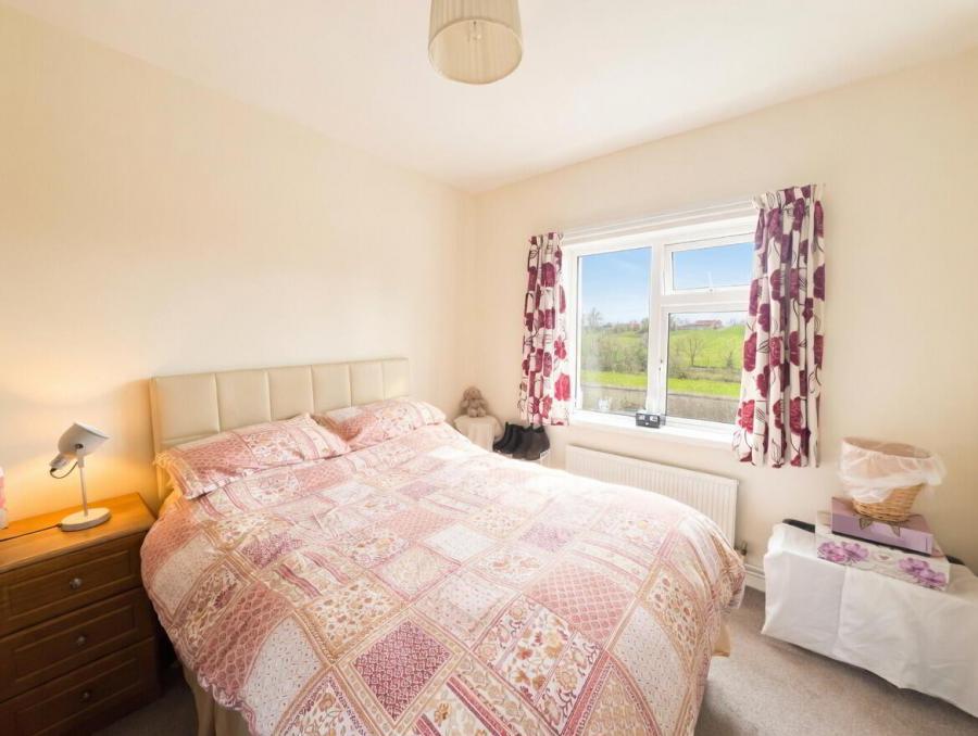 16 Dorneybridge Road