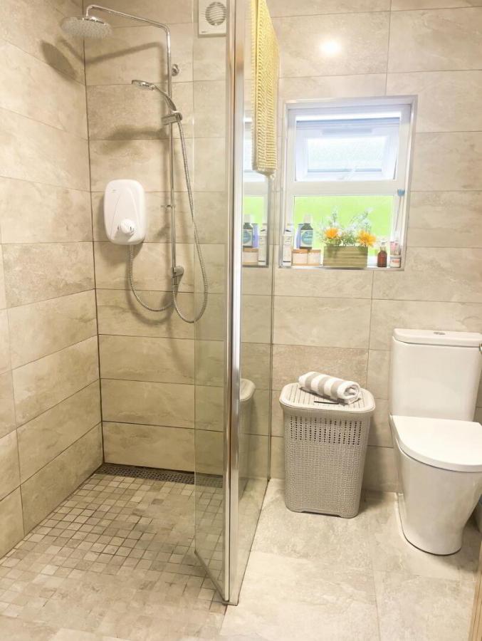 16 Dorneybridge Road