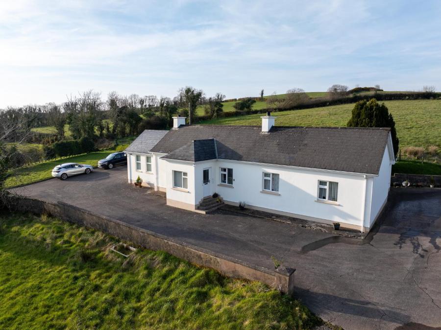 16 Dorneybridge Road