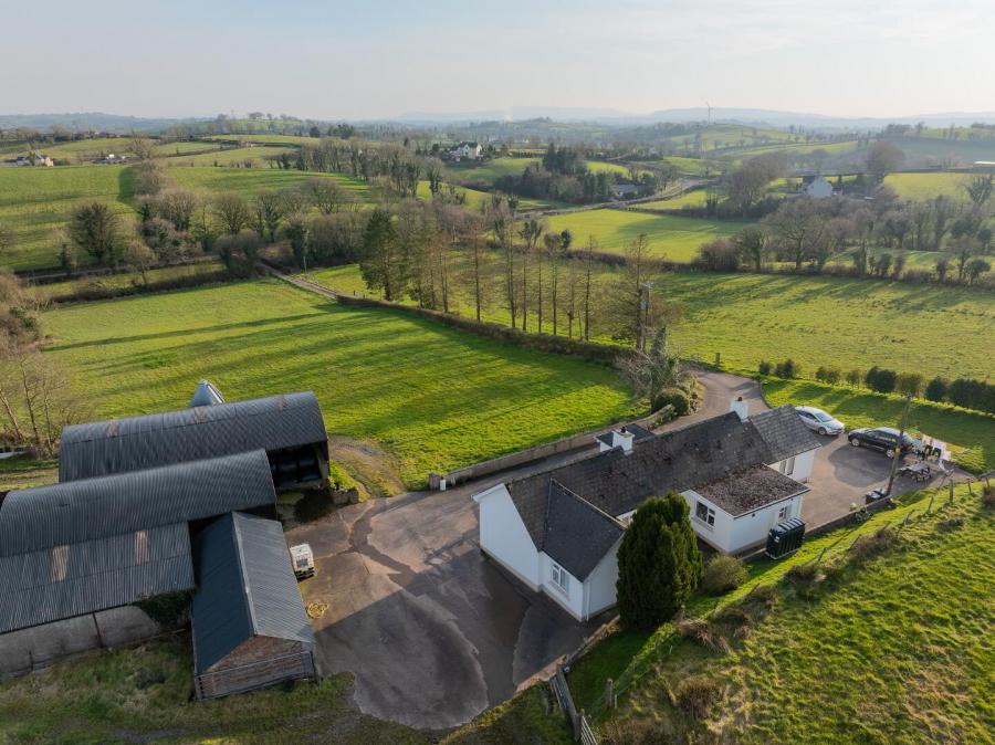 16 Dorneybridge Road