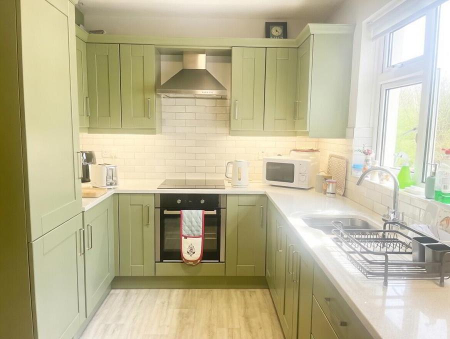 16 Dorneybridge Road