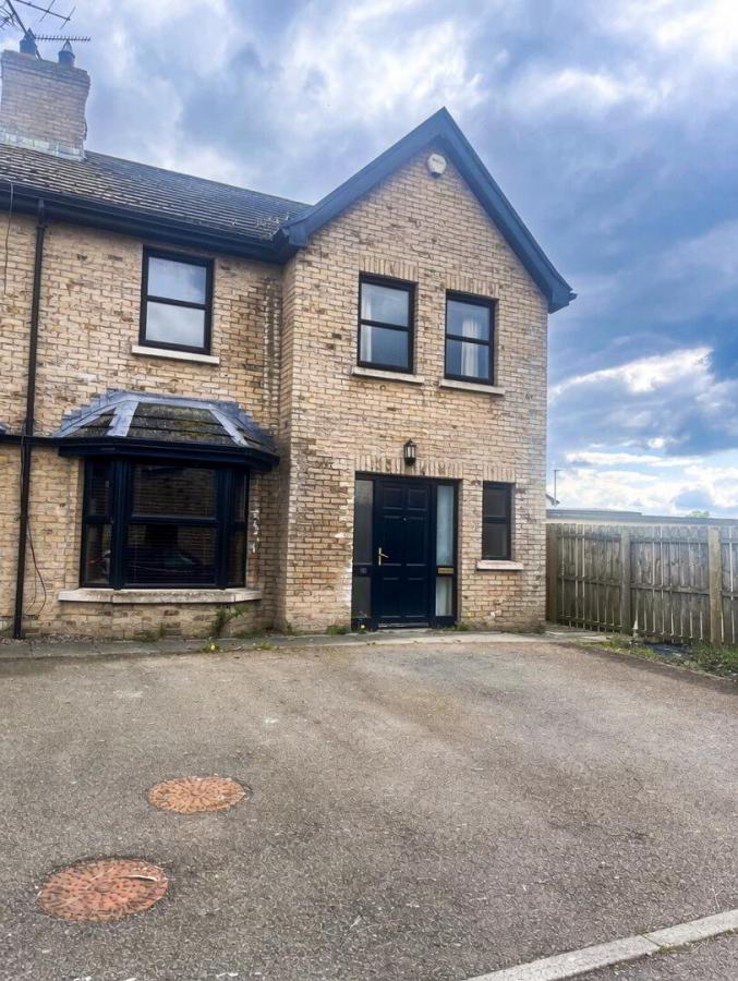 6 Station Court