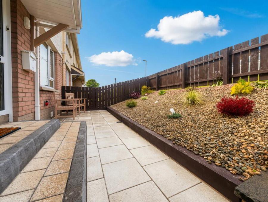 15 Bayview Close