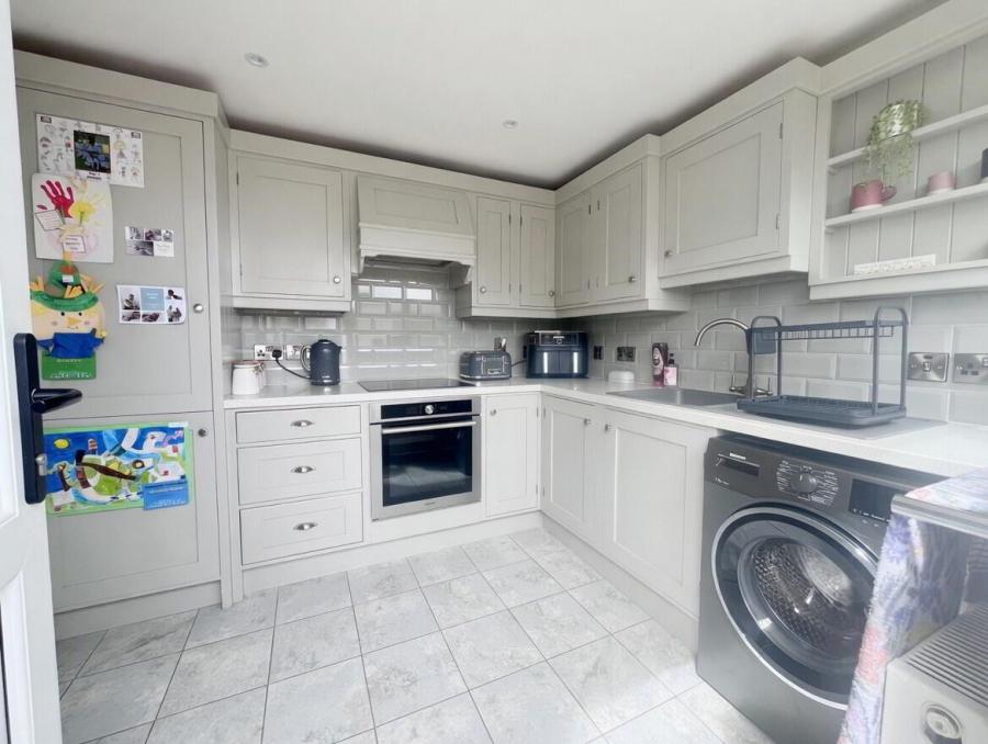 15 Bayview Close