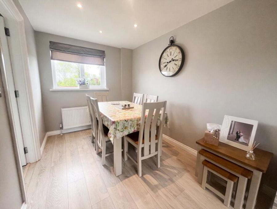 15 Bayview Close