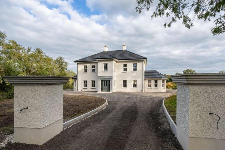 Moneykee Manor, 15 Moneykee Road