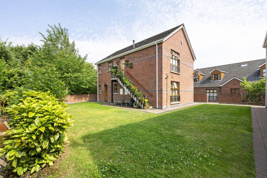 18 Rath Mor, 1A Stewartstown Avenue