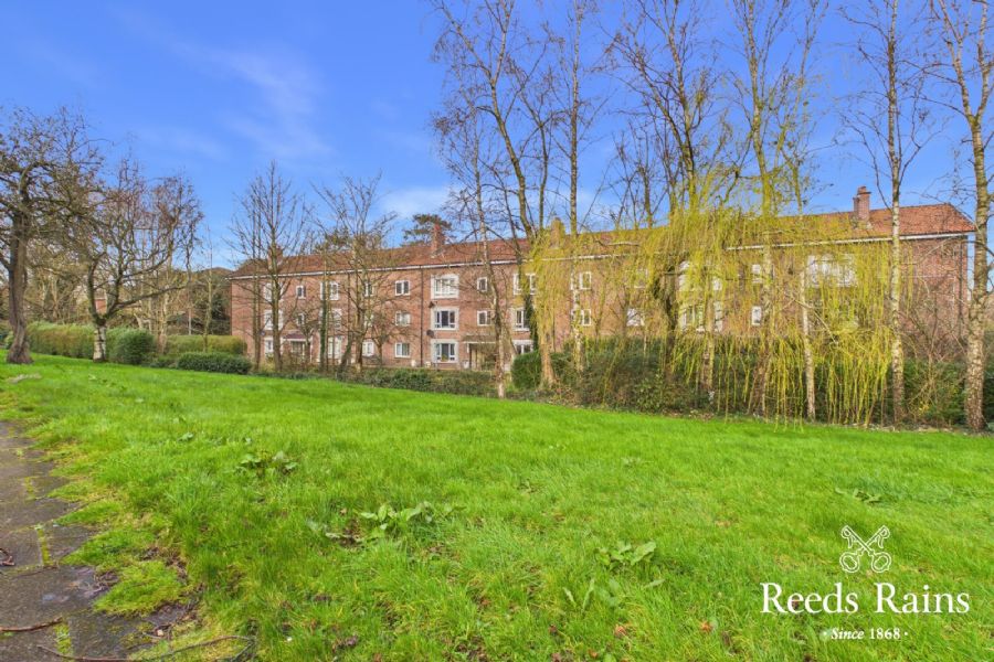 Apt 10 Rosebrook Grove
