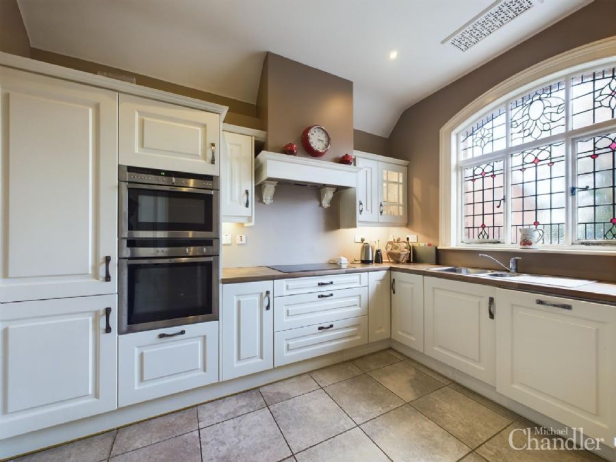 Apt 3 Moyallon Gardens, 25 Annadale Avenue